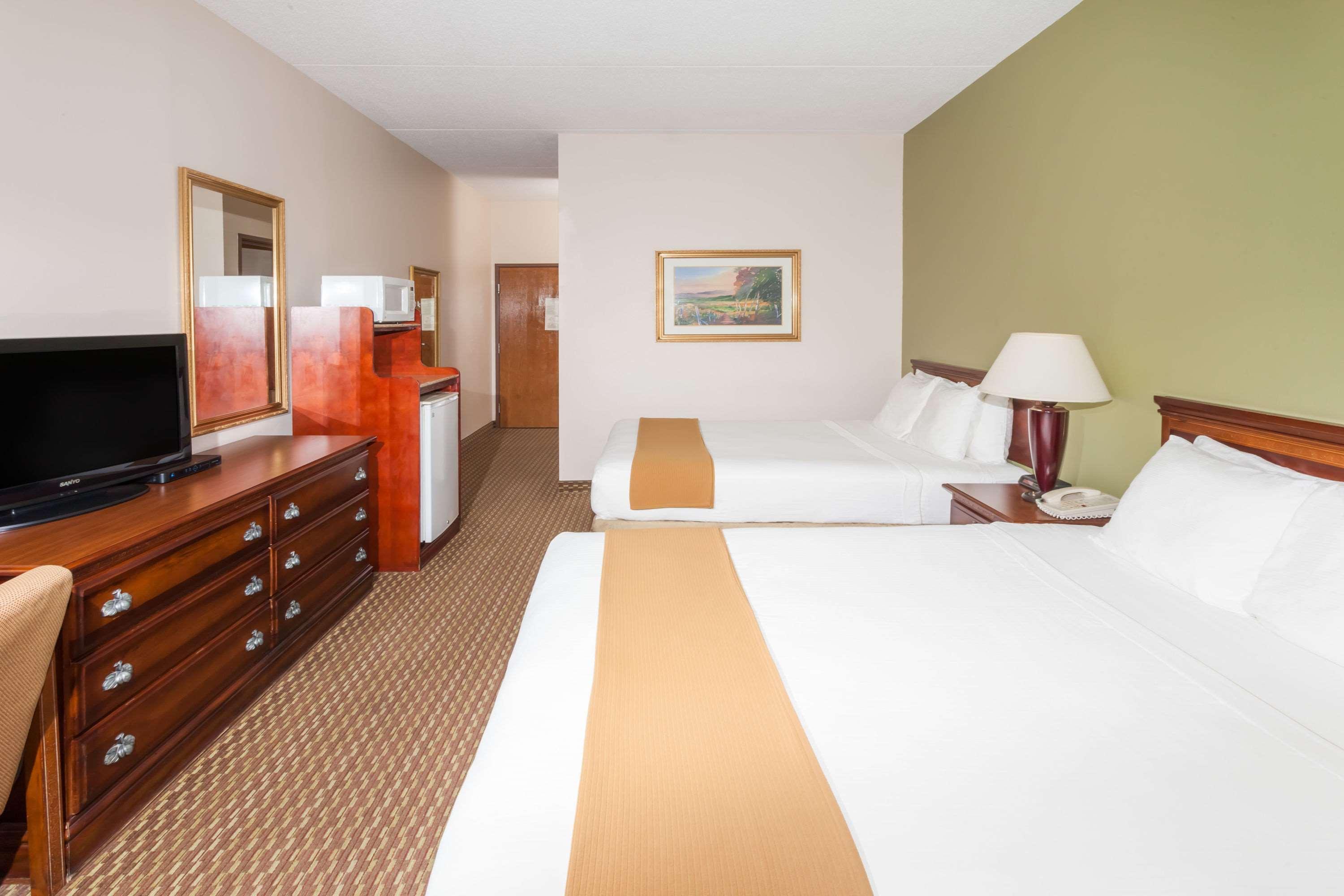 Baymont By Wyndham Lafayette - Purdue University Екстер'єр фото